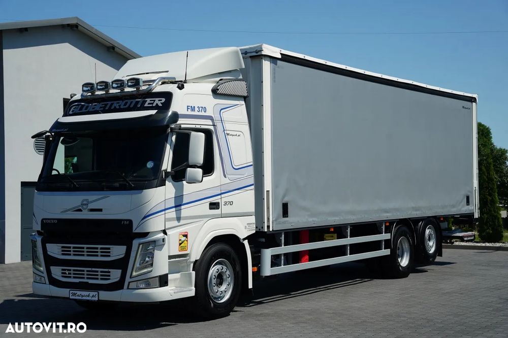 Volvo FM 370 / SOLO / CORTINĂ - 9,1 M / 6X2 / DHOLLANDIA LIFT - 2.000 KG / PODEA REZISTENTĂ / AER CONDIȚIONAT PARCARE / I-SHIFT / EURO 6 - 2