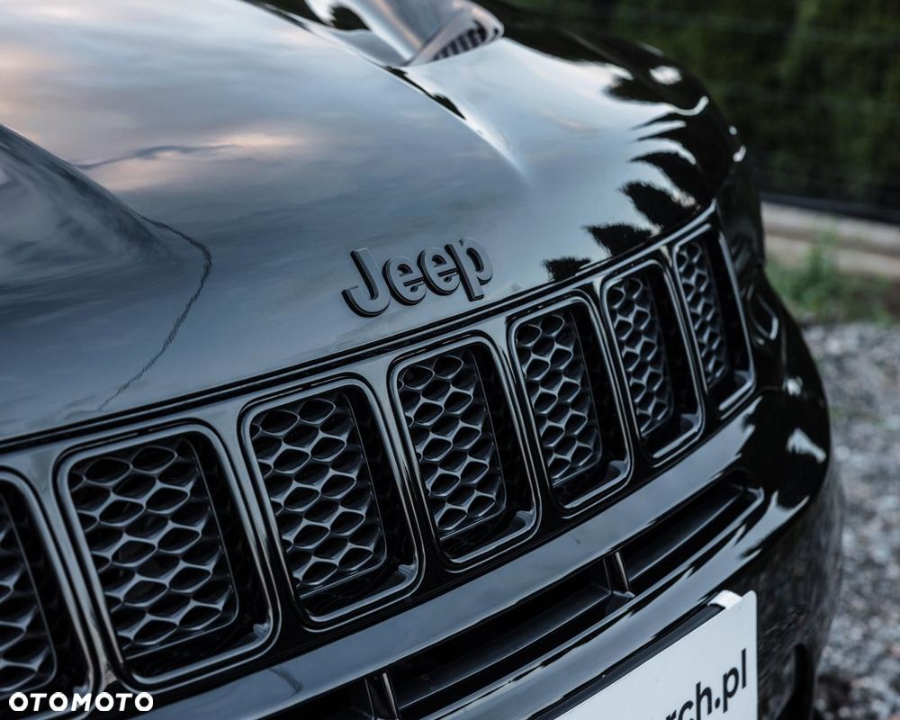 Jeep Grand Cherokee - 38
