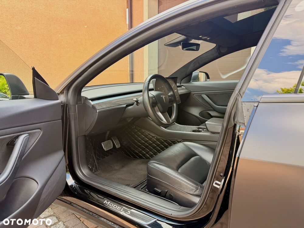 Tesla Model 3 - 11