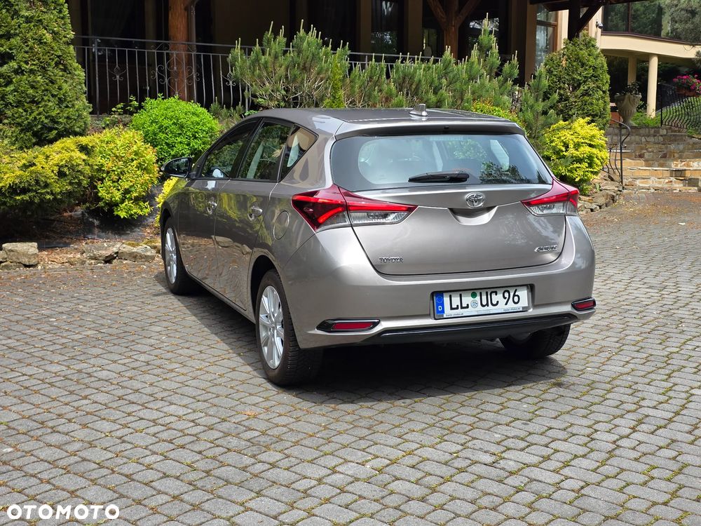 Toyota Auris 1.33 Dual-VVT-i - 32