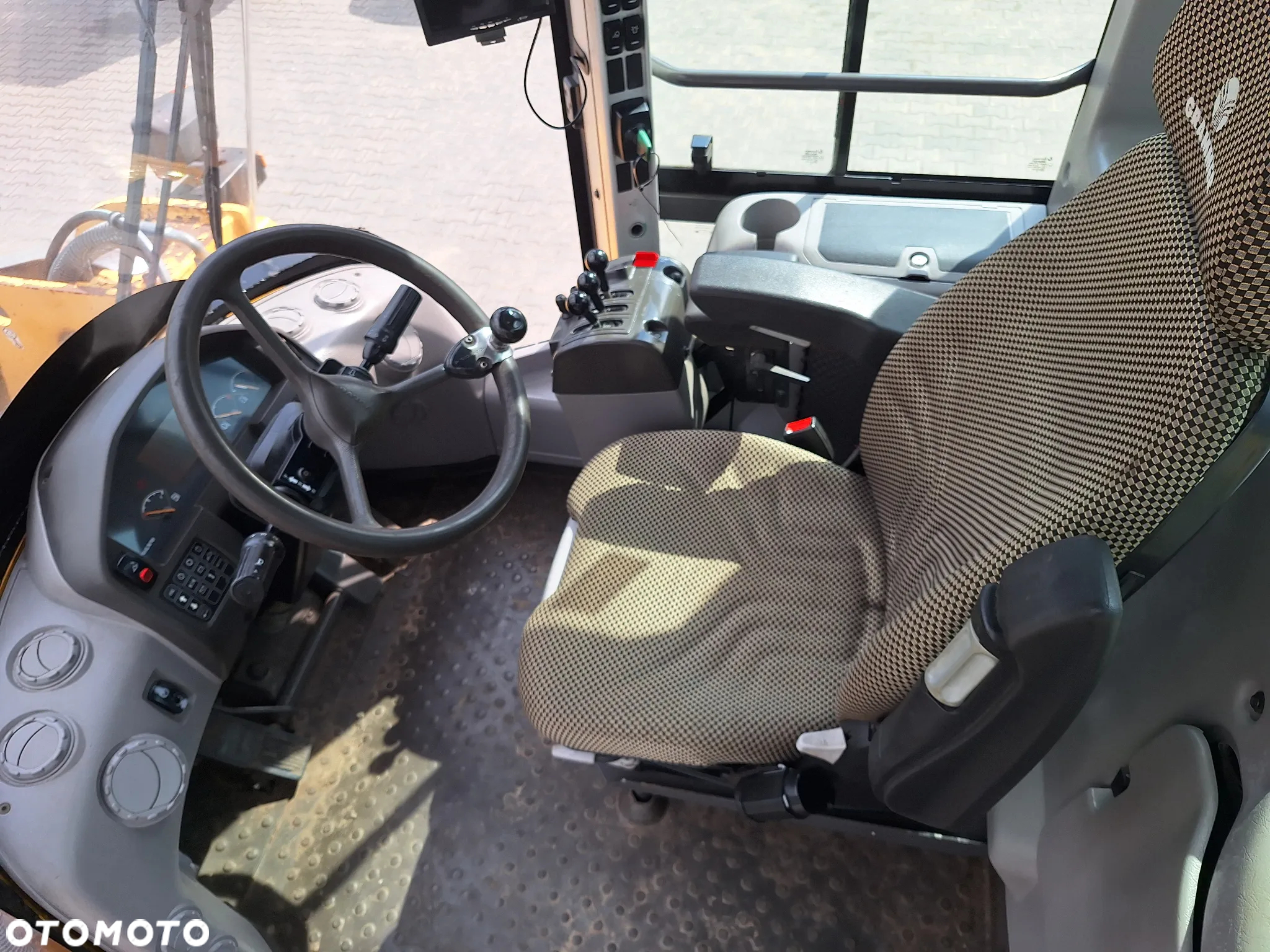 Volvo L120F - 13