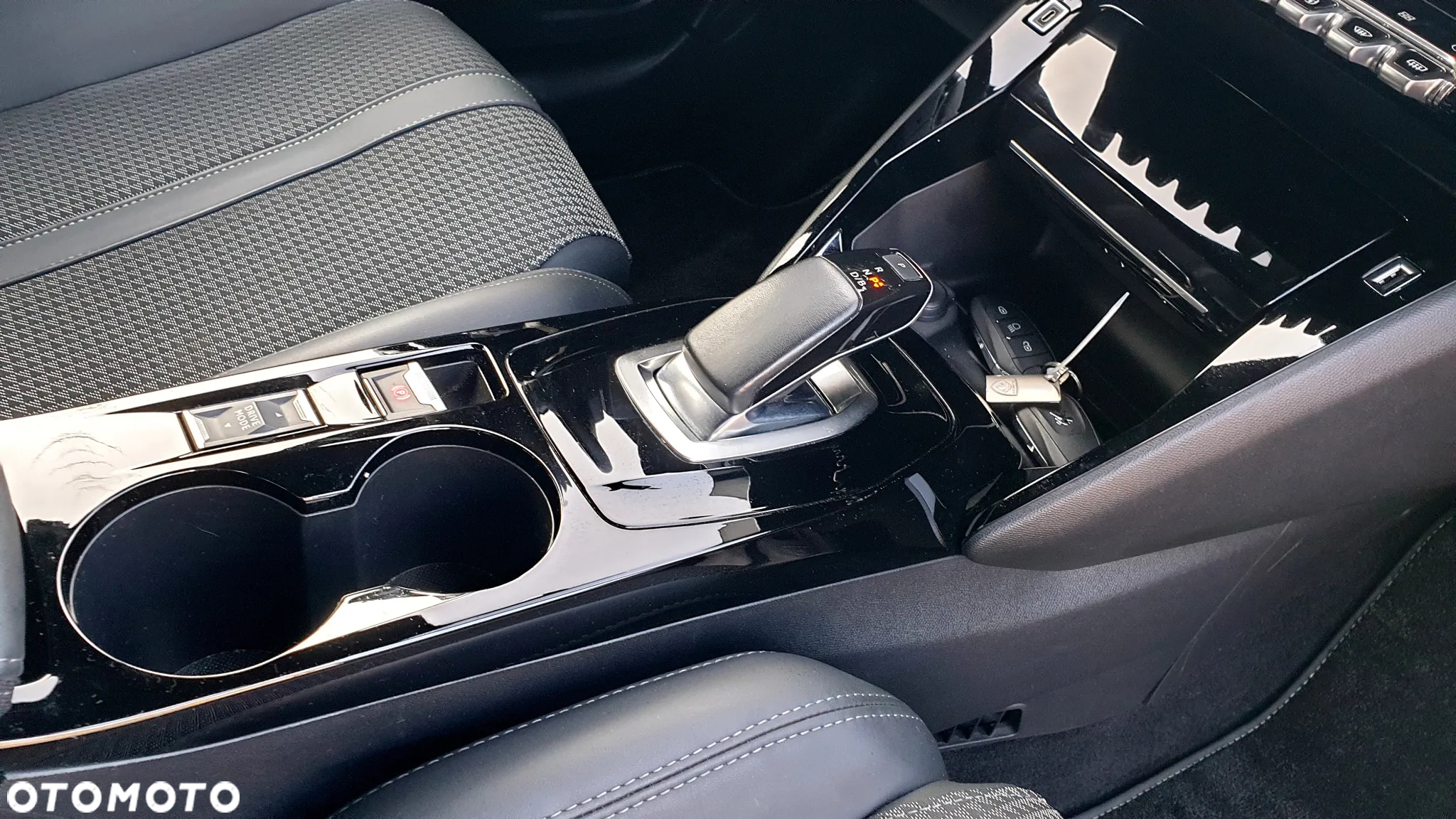 Peugeot 208 e-208 GT - 17