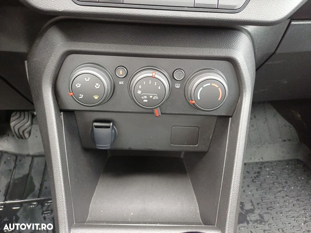 Dacia Logan TCe 90 MT5 Expression - 17