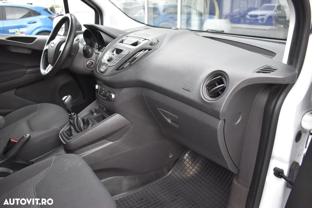 Ford Transit Courier - 28