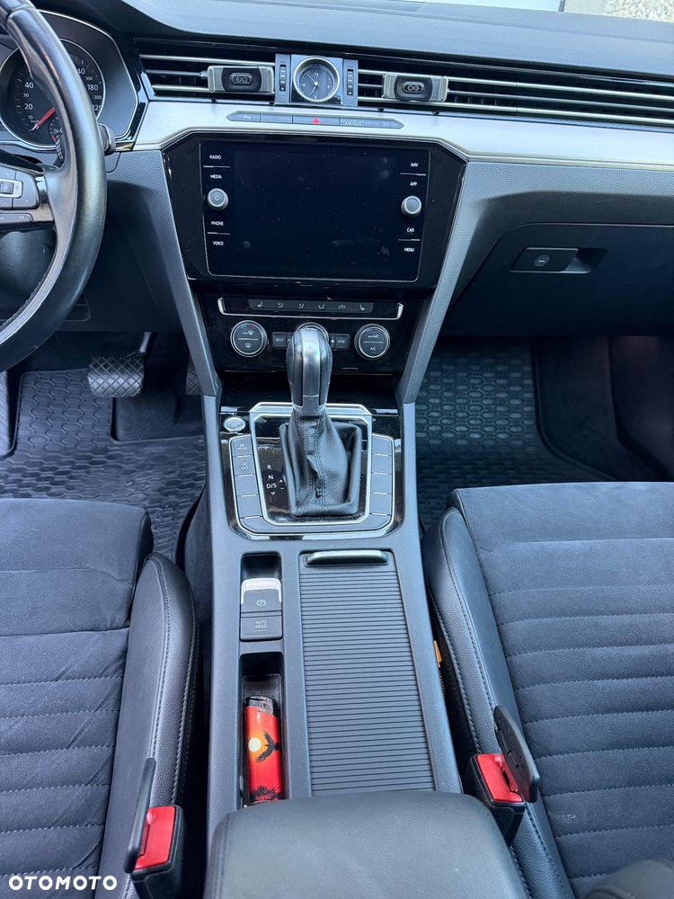 Volkswagen Passat - 25