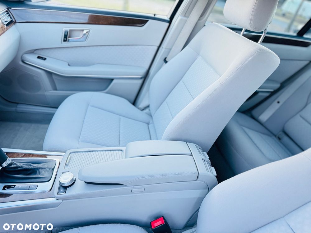 Mercedes-Benz Klasa E 200 BlueEFFICIENCY 7G-TRONIC Elegance - 7