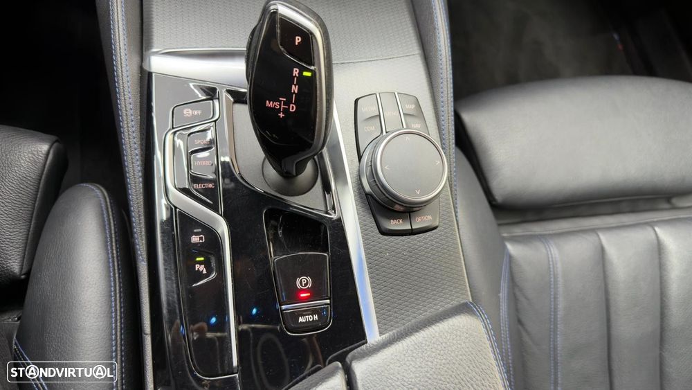 BMW 530 e Pack Desportivo M - 34