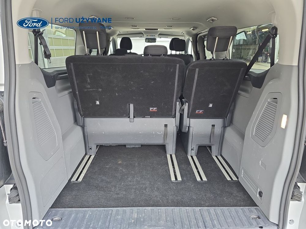 Ford Tourneo Custom - 11
