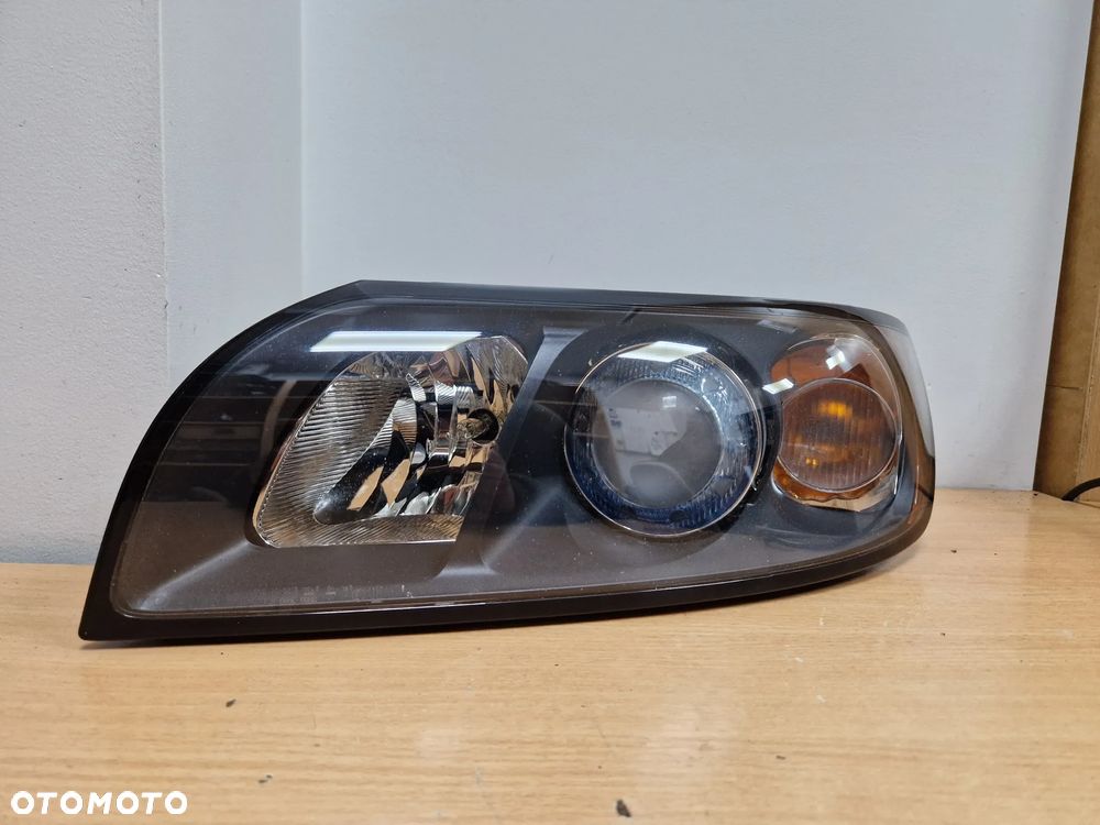 LAMPA LEWA PRZEDNIA XENON VOLVO S40II 04-07R  CZARNY ŚRODEK IDEALNA ORYGINAŁ EUROPA - 1