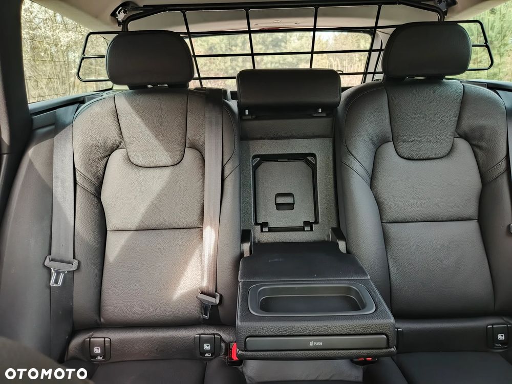 Volvo V90 D5 AWD Momentum - 36