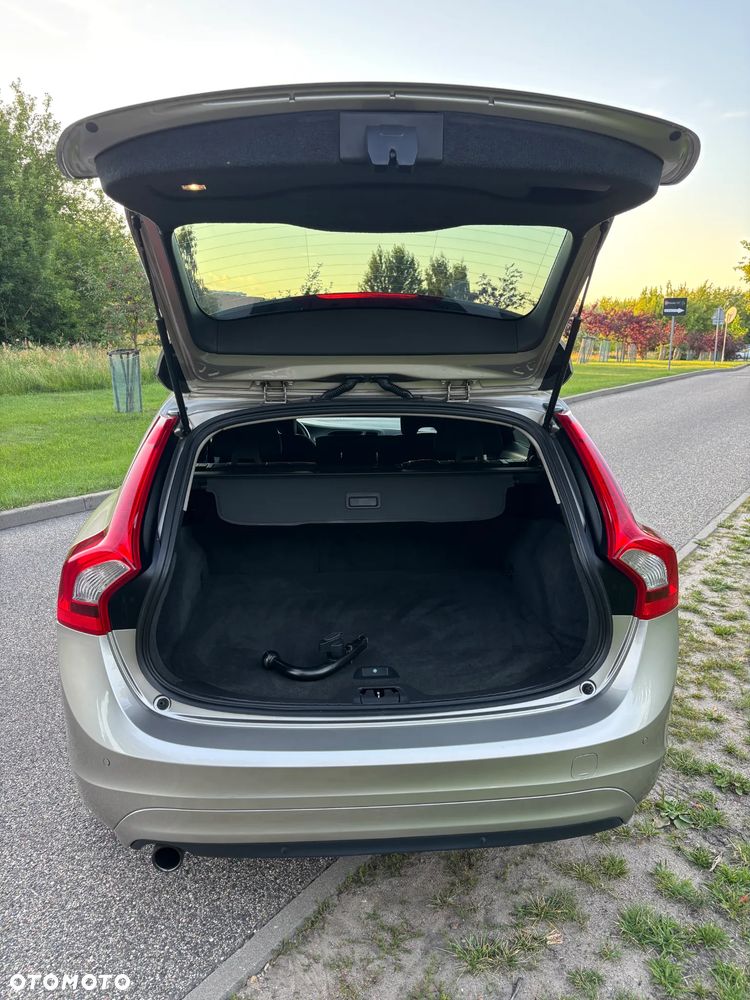 Volvo V60 D2 Momentum - 28