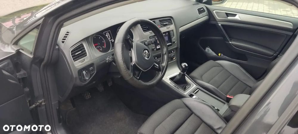 Volkswagen Golf - 27