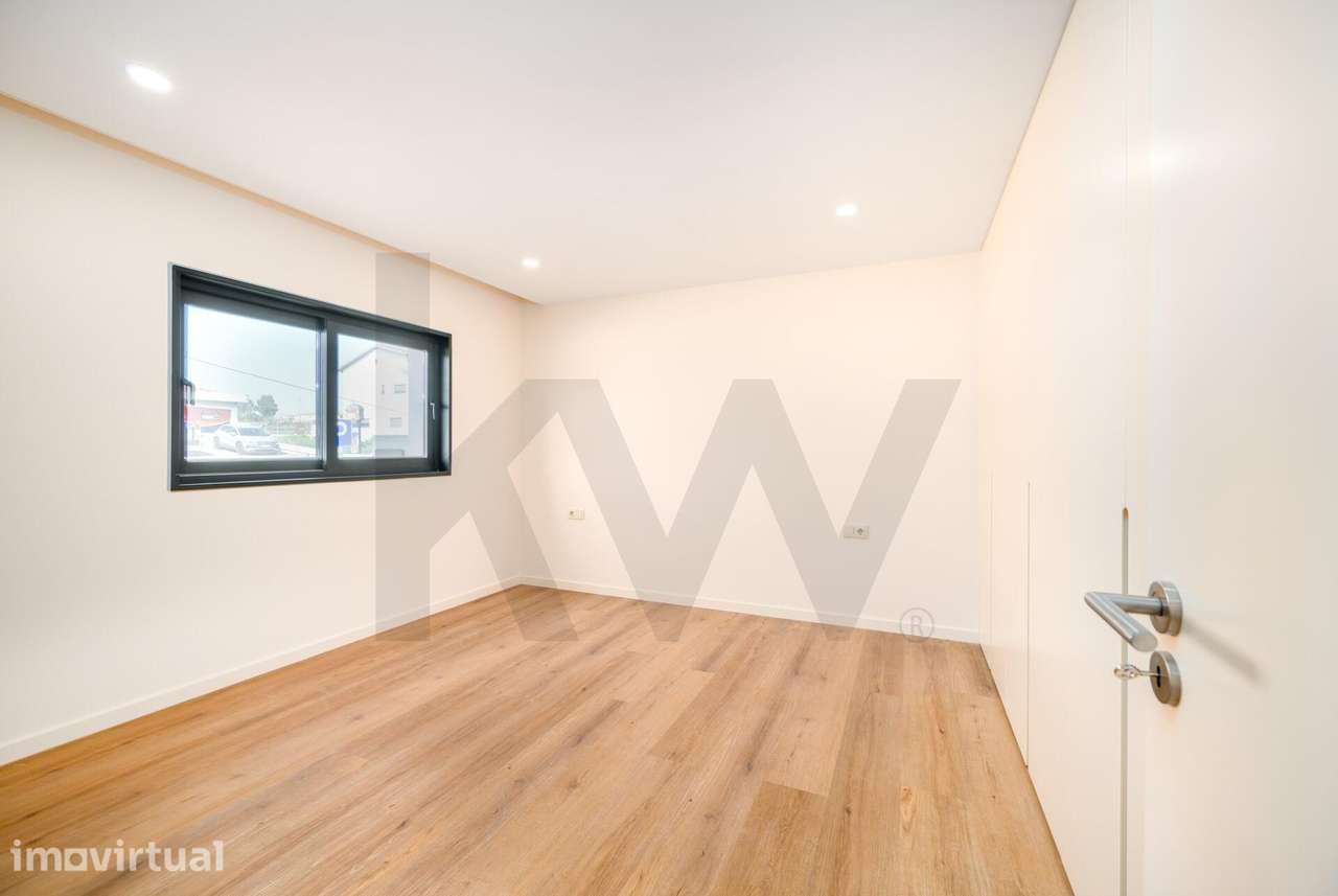 Apartamento T1 Novo na Avenida Central de Gandra | Garagem e Arrumos - Grande imagem: 5/18