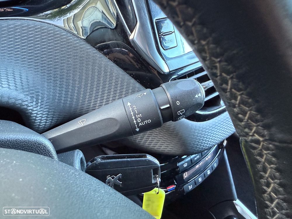 Peugeot 2008 1.6 e-HDi Allure - 27