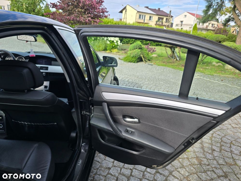 BMW Seria 5 523i - 11