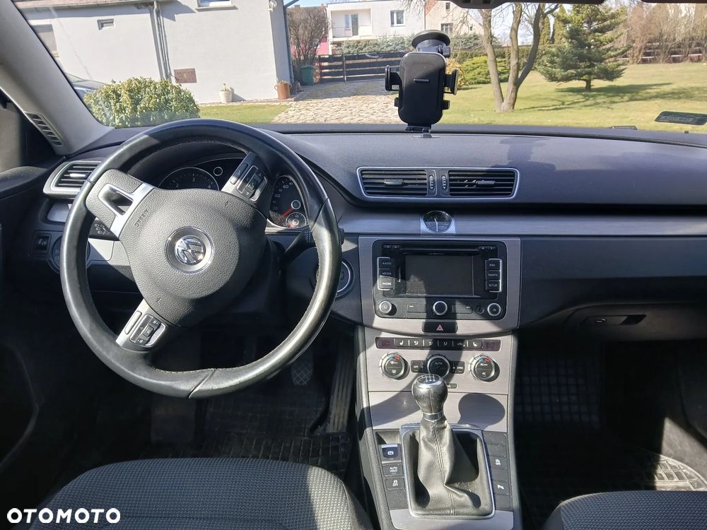Volkswagen Passat 2.0 TDI Comfortline - 4