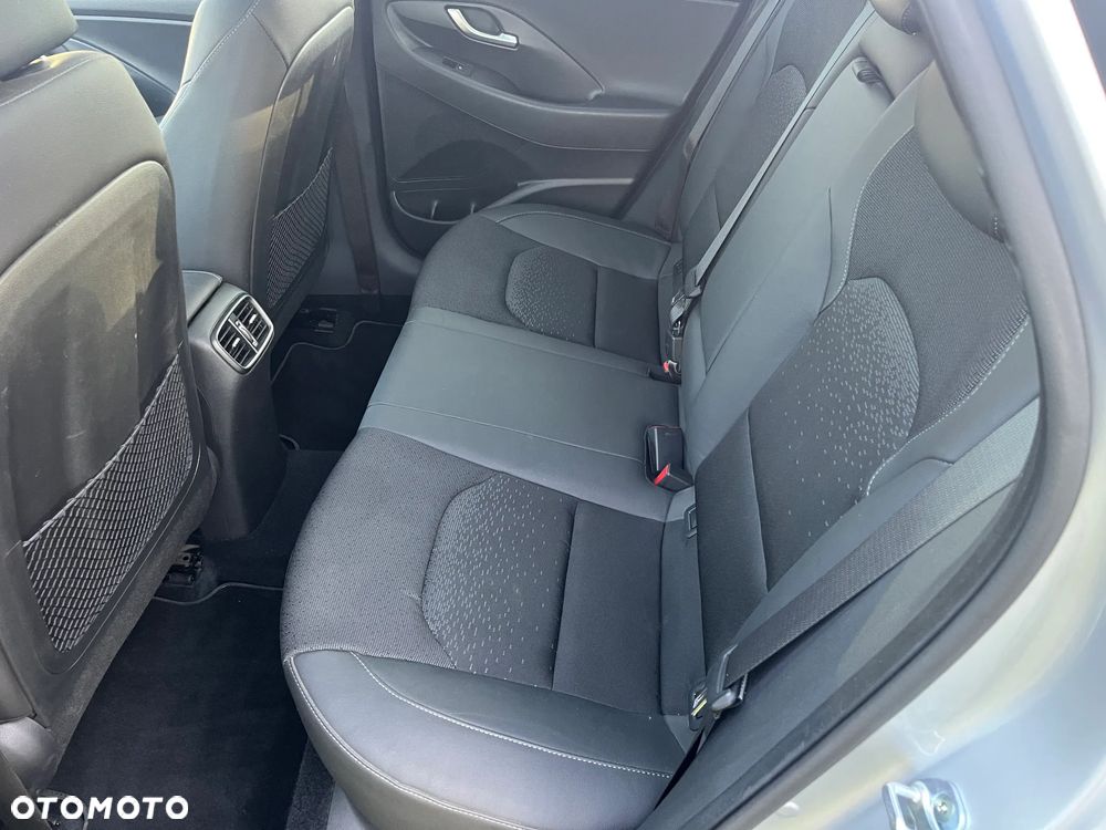 Hyundai i30 1.6 D Premiere Luxury DCT - 16