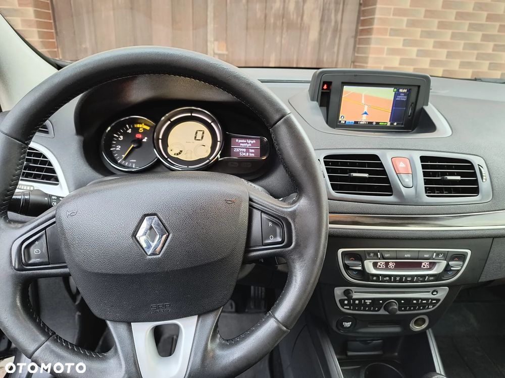 Renault Megane dCi 110 FAP Paris - 9