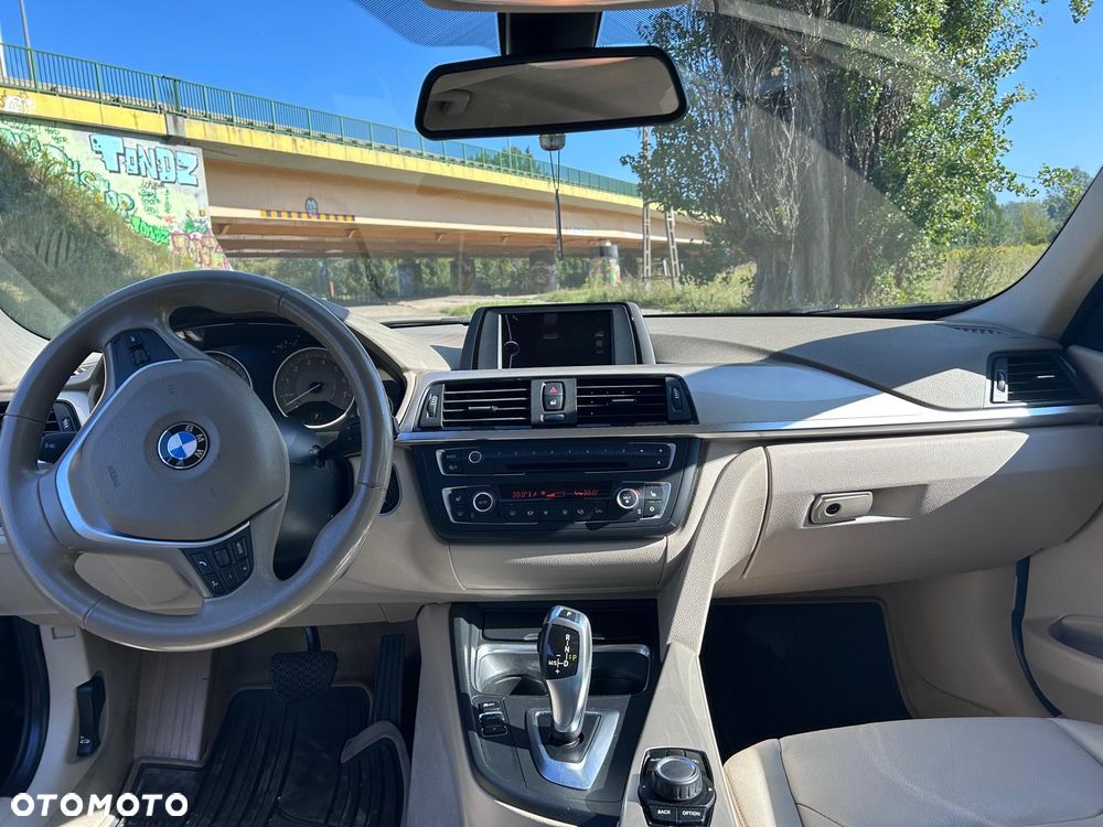 BMW Seria 3 320i - 21