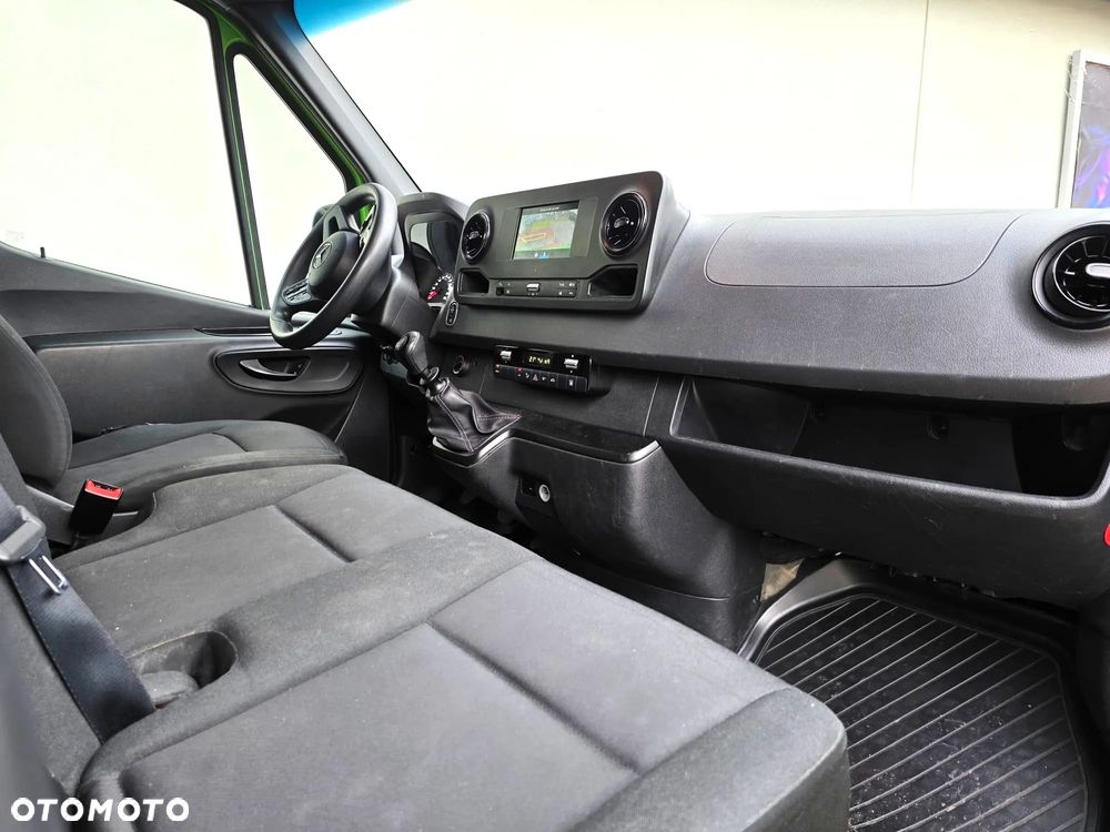 Mercedes-Benz Sprinter - 11