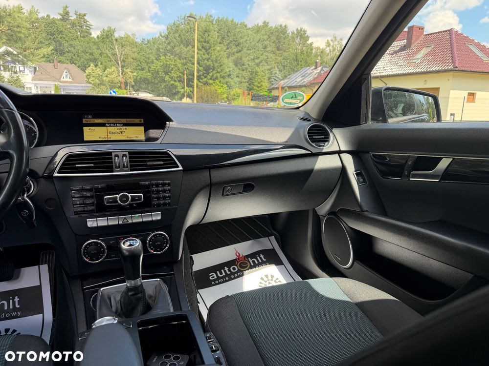 Mercedes-Benz Klasa C 200 CGI BlueEff Elegance - 22