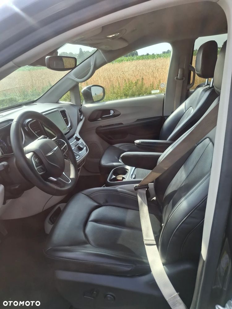 Chrysler Pacifica - 10