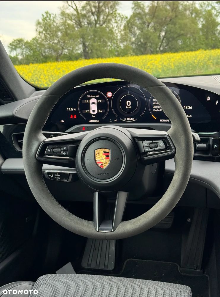 Porsche Taycan - 8