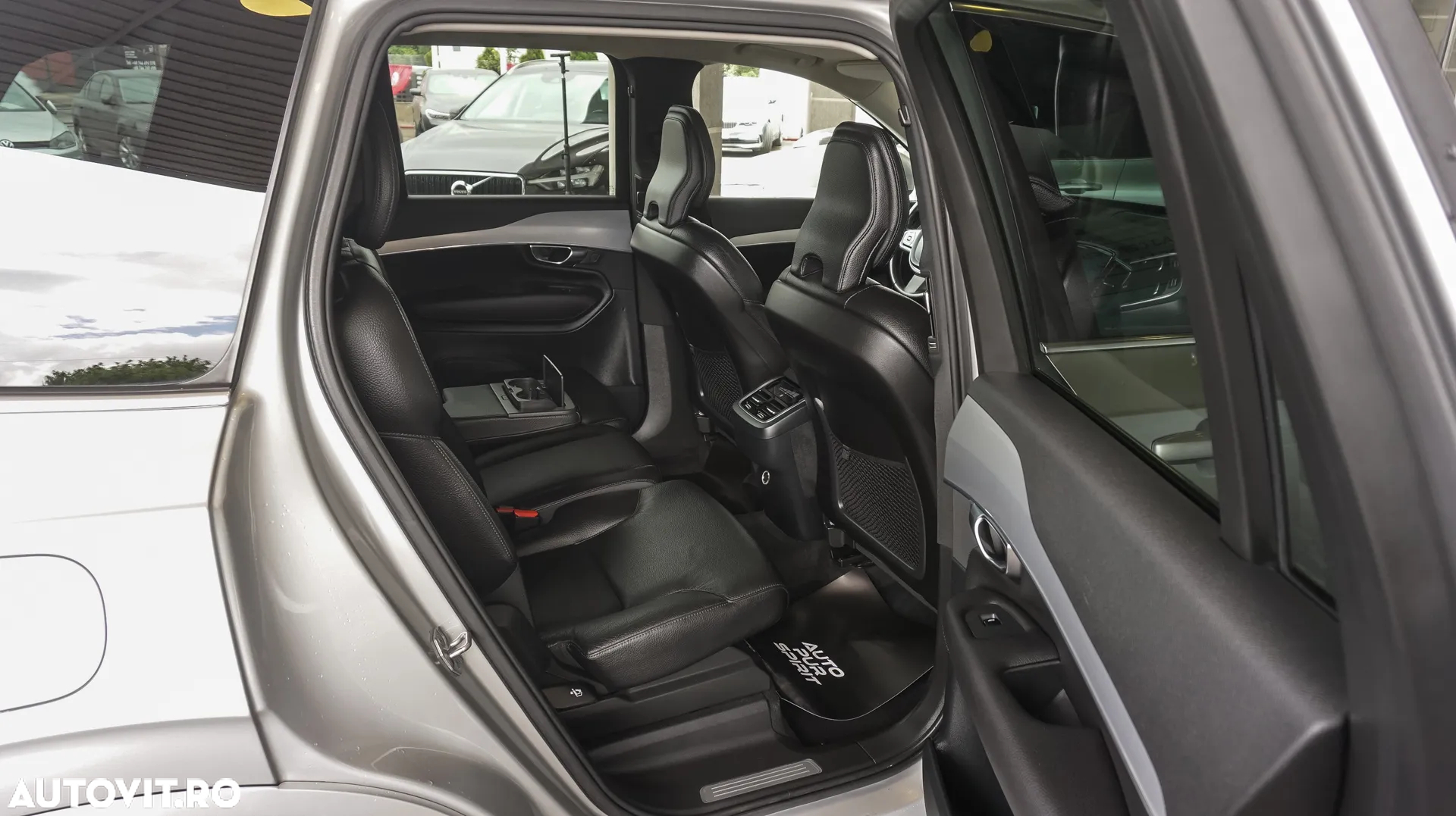 Volvo XC 90 D5 AWD Geartronic RDesign - 31