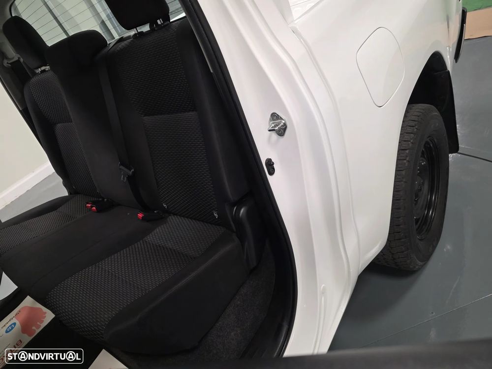Toyota HILUX  2.4 D-4D 2WD CD - 39