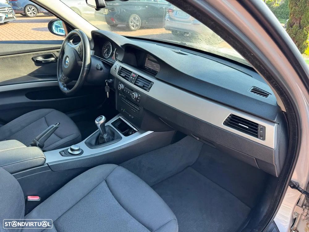 BMW 318 d Blue Performance - 23