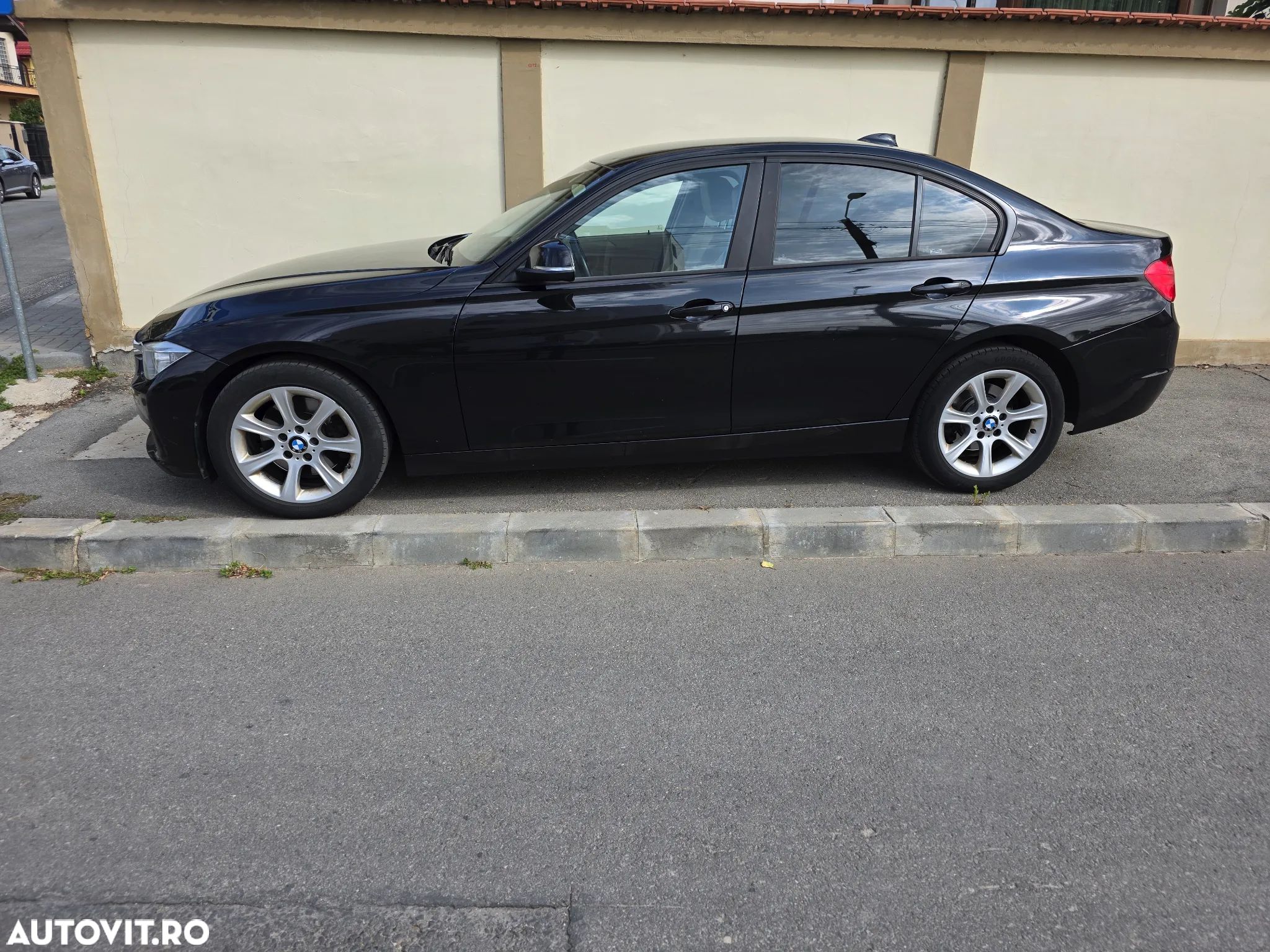 BMW Seria 3 328i xDrive Aut. - 1