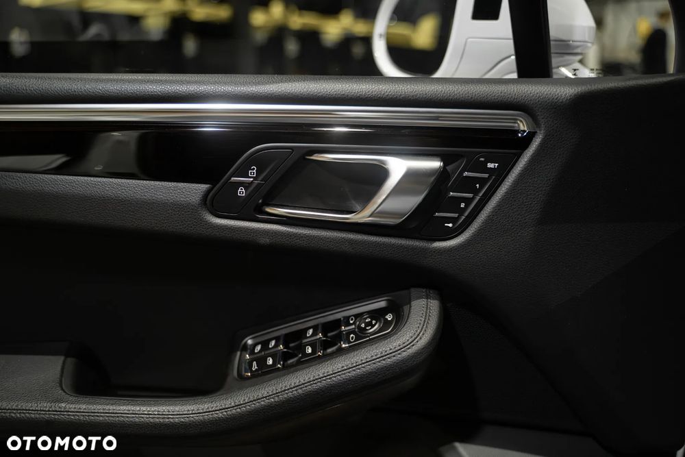 Porsche Macan - 25