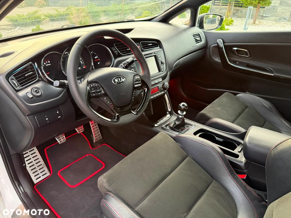Kia ProCeed 1.6 T-GDI GT L - 24