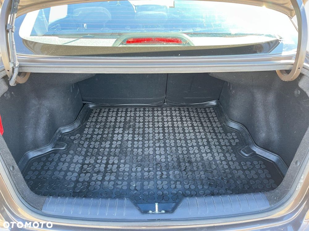Kia Rio - 16