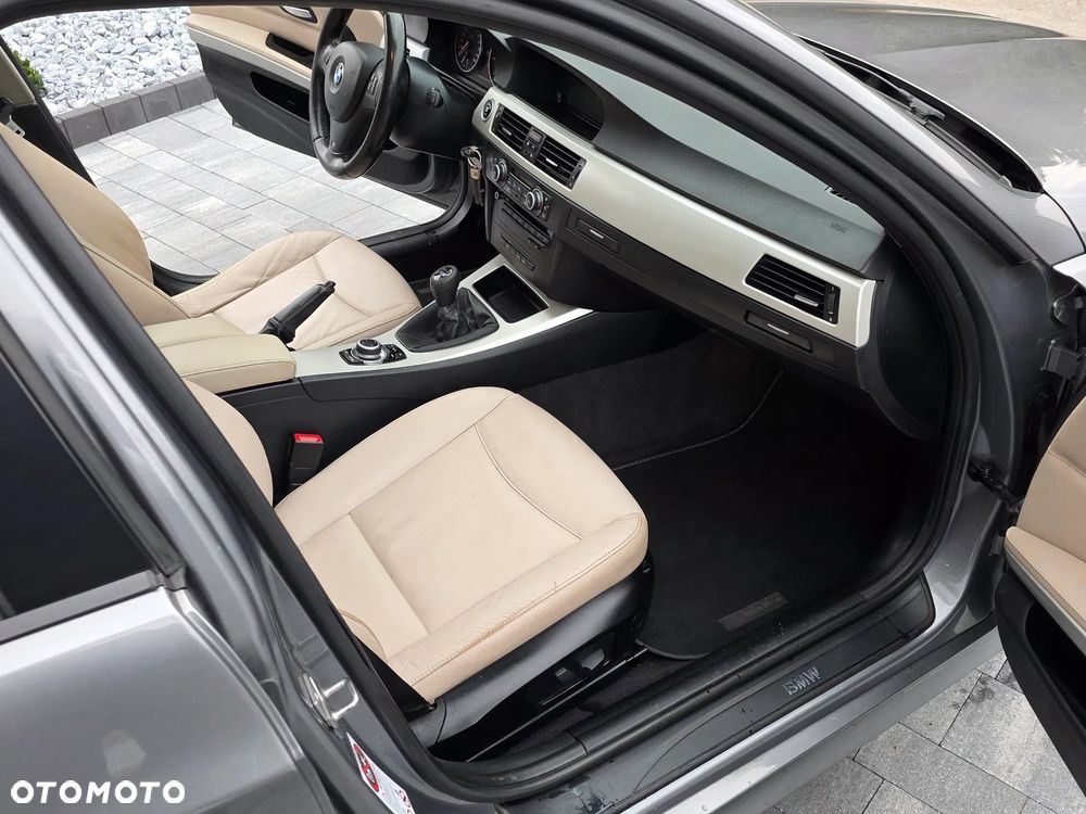 BMW Seria 3 320d xDrive - 15