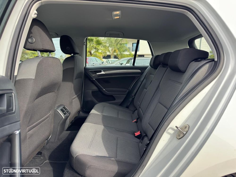VW Golf 1.6 TDI Confortline - 15