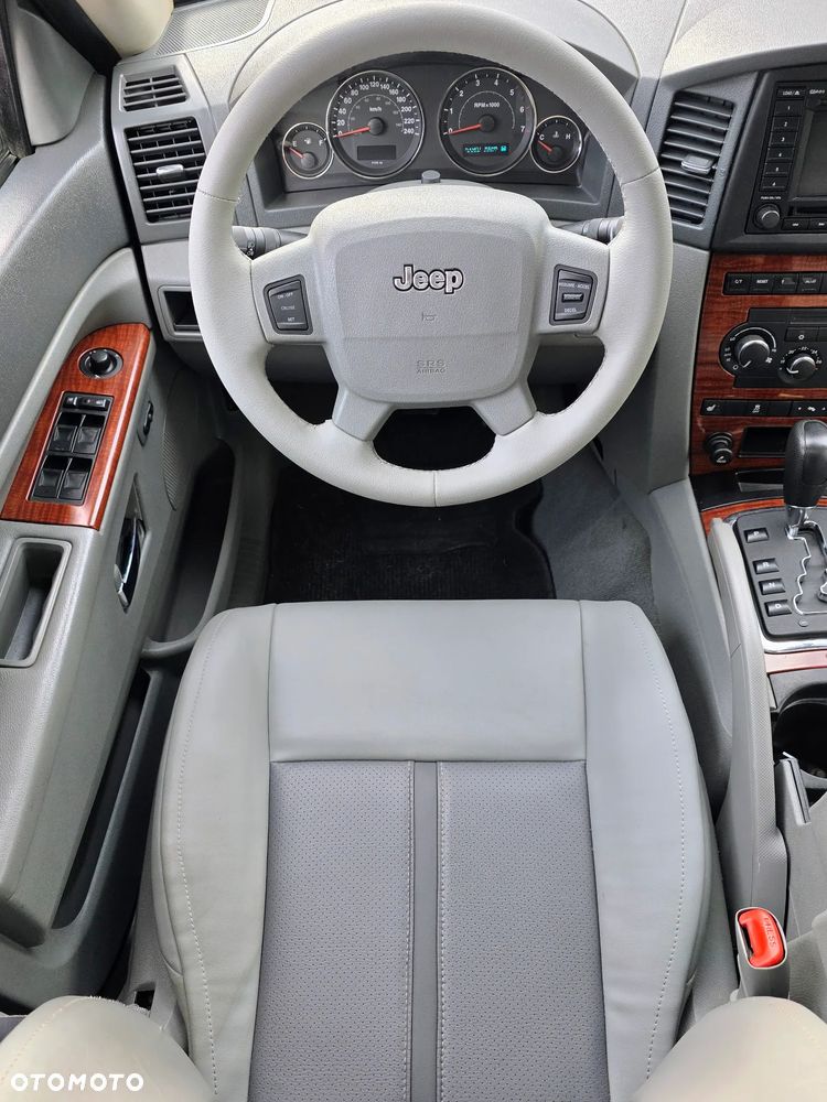 Jeep Grand Cherokee - 9