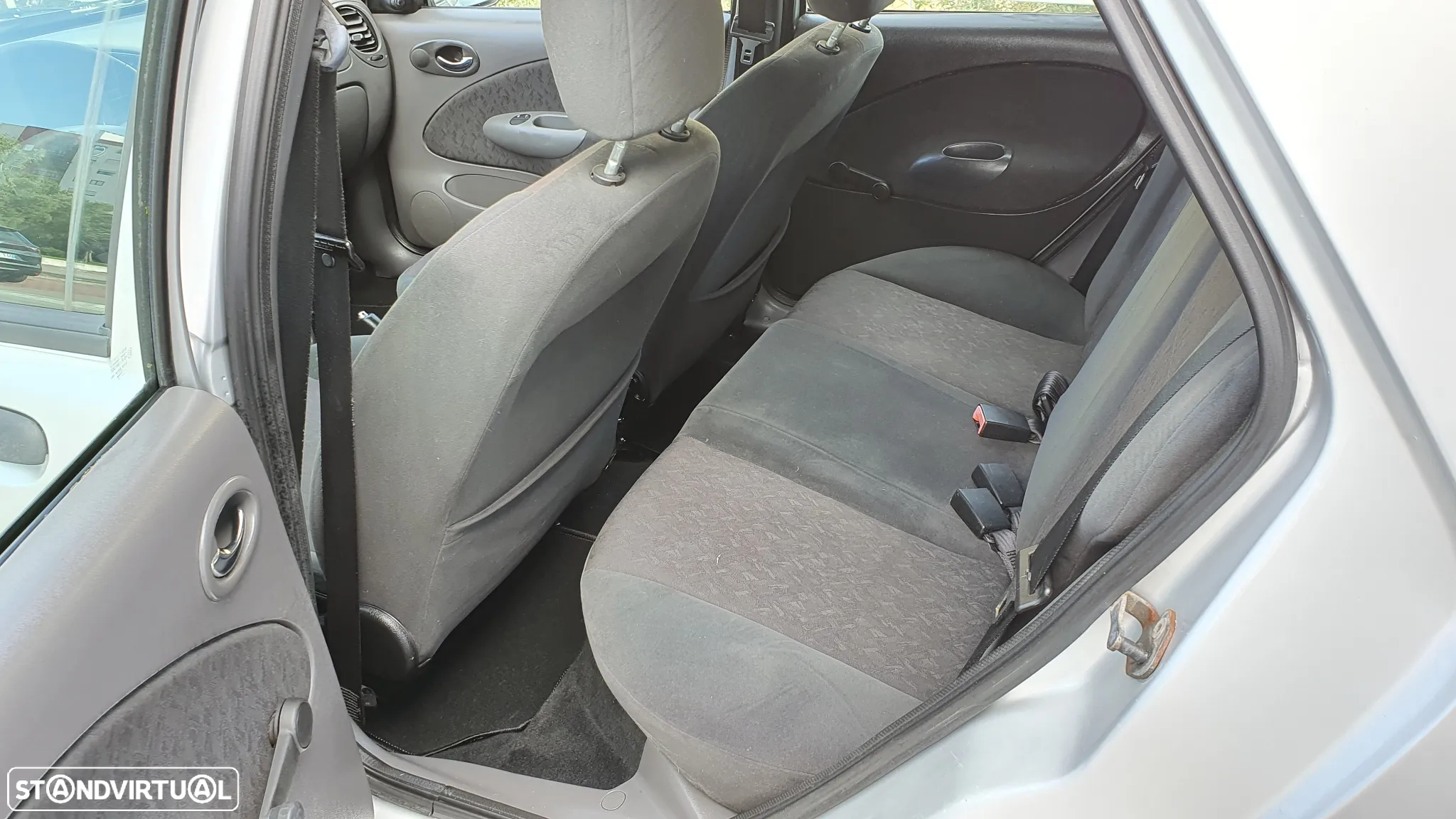 Ford Fiesta 1.25 Ghia - 19