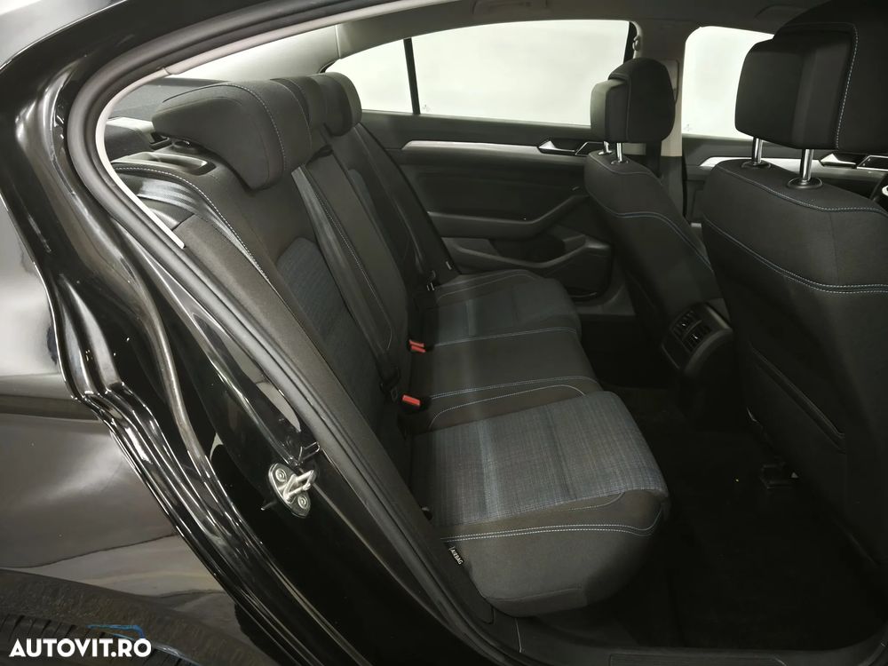 Volkswagen Passat - 11