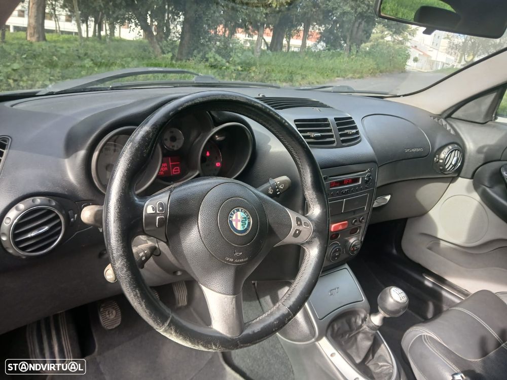 Alfa Romeo GT 1.9 JTD M-JET - 14