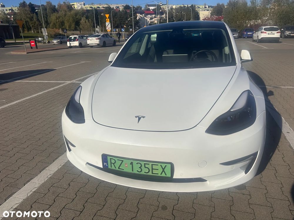 Tesla Model 3 - 4