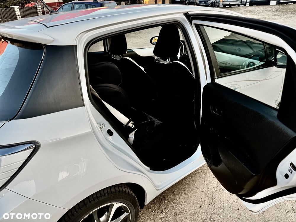 Toyota Yaris - 10