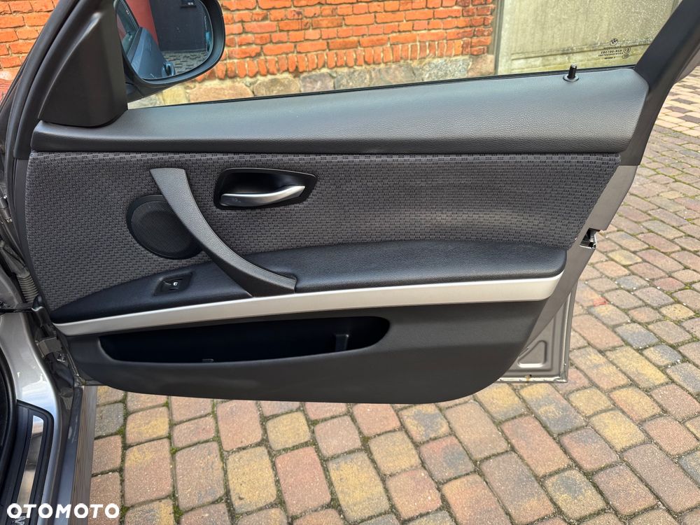 BMW Seria 3 320d - 16