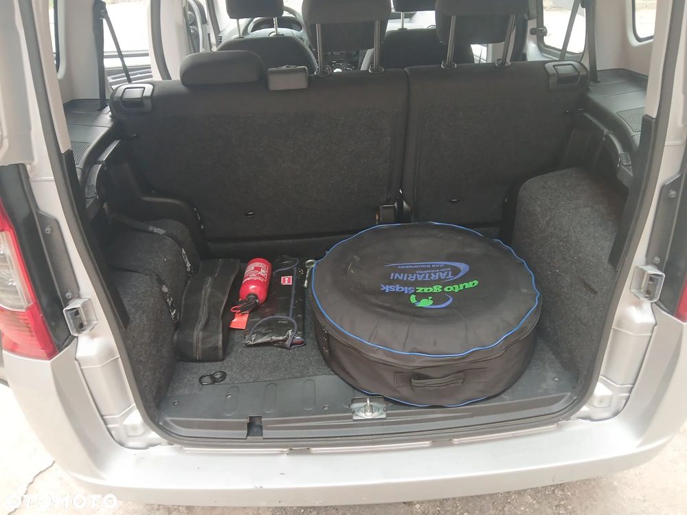 Fiat Qubo 1.4 8V Lounge - 14