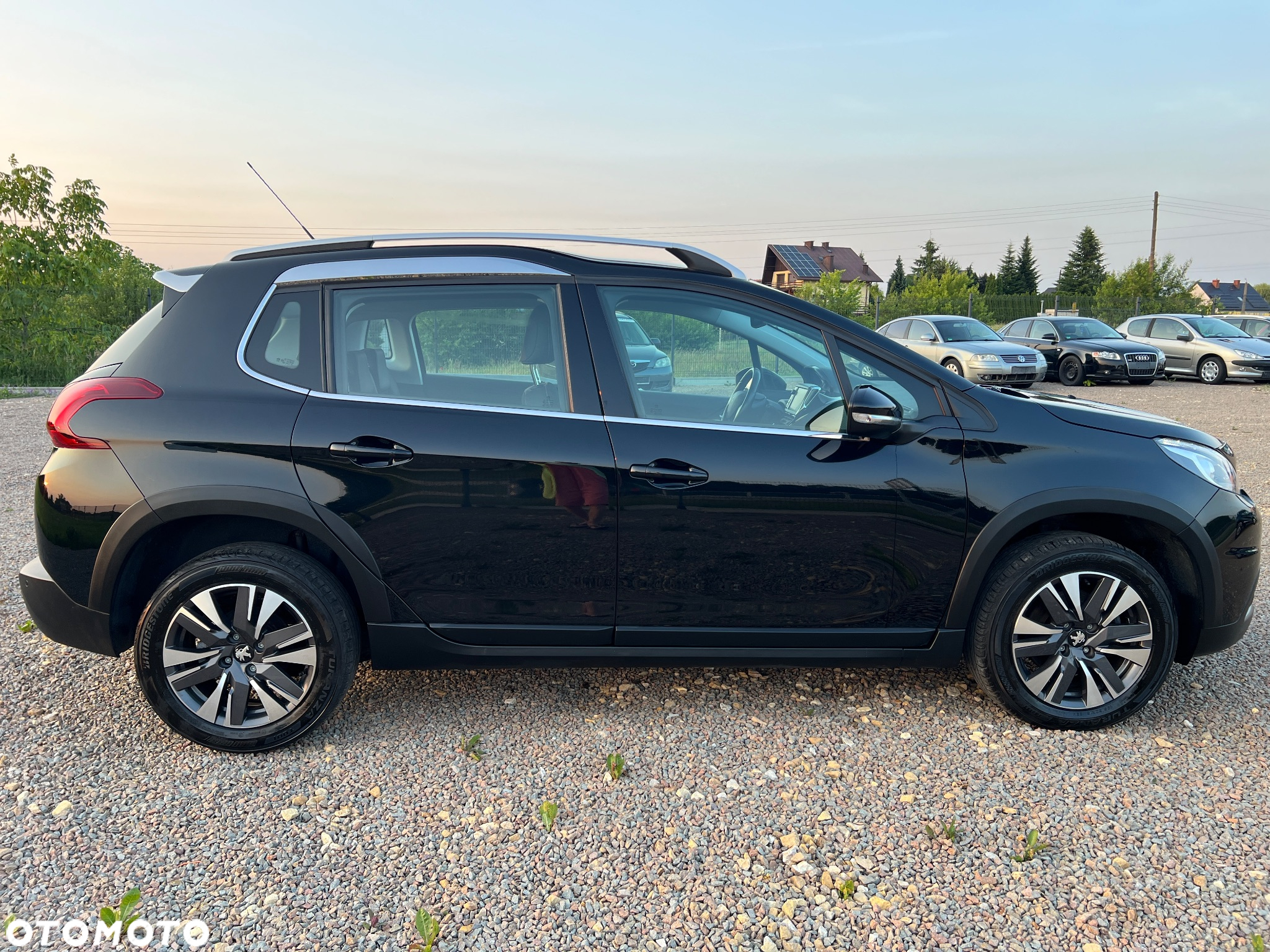Peugeot 2008 1.2 Pure Tech Allure S&S - 12