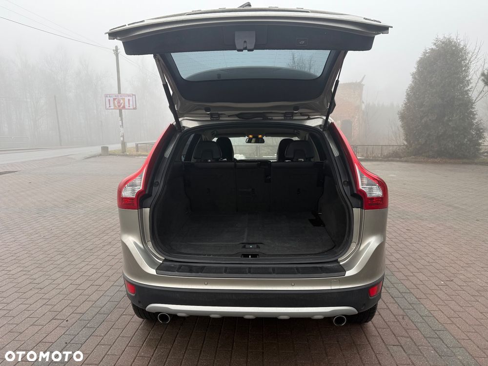 Volvo XC 60 D5 AWD Momentum - 17