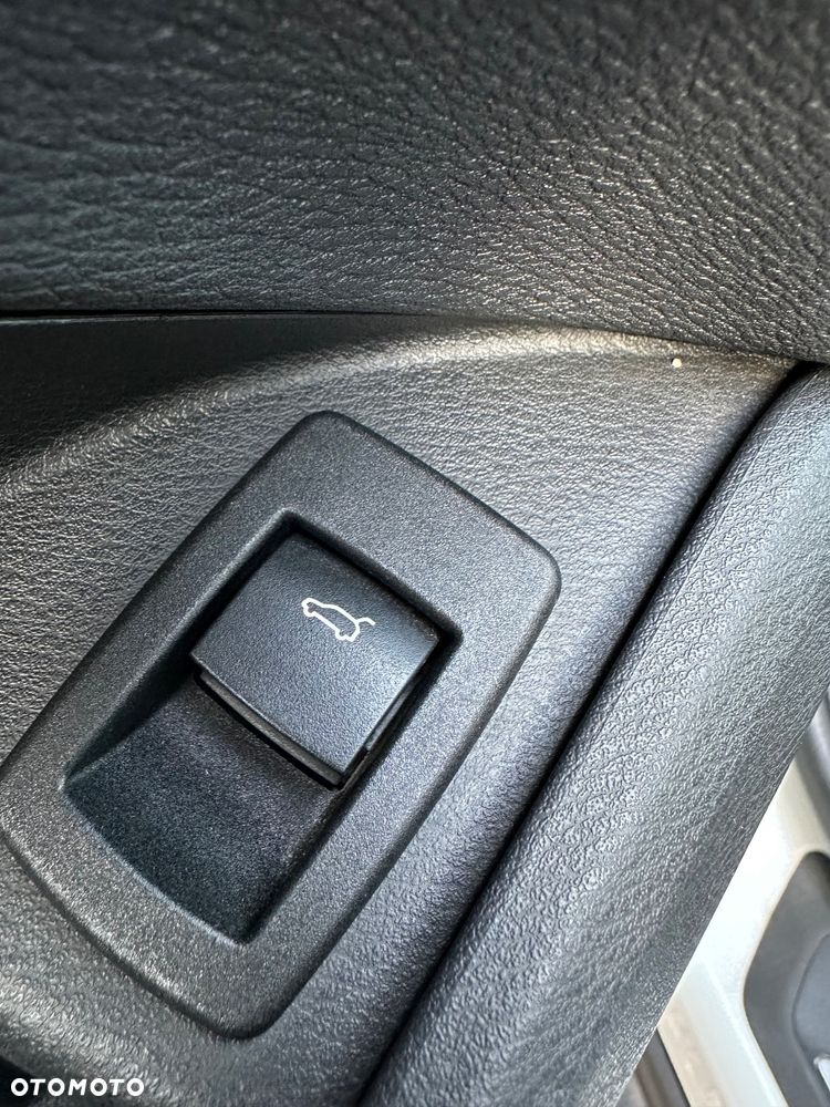 BMW X1 sDrive18d xLine - 12