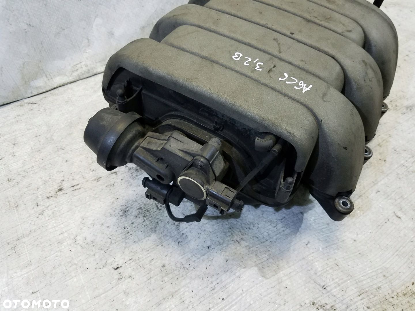 KOLEKTOR SSĄCY AUDI A6 C6 3.2 FSI 06E133210K - 2