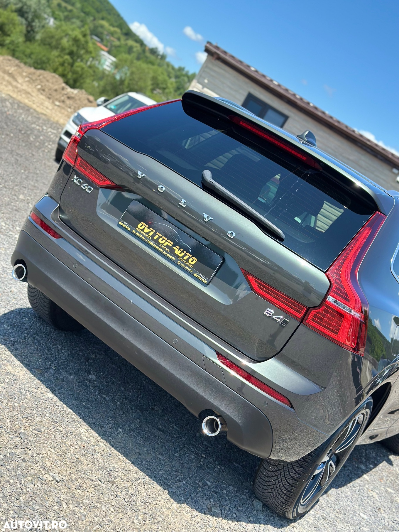 Volvo XC 60 B4 MHEV AT8 AWD Momentum - 26