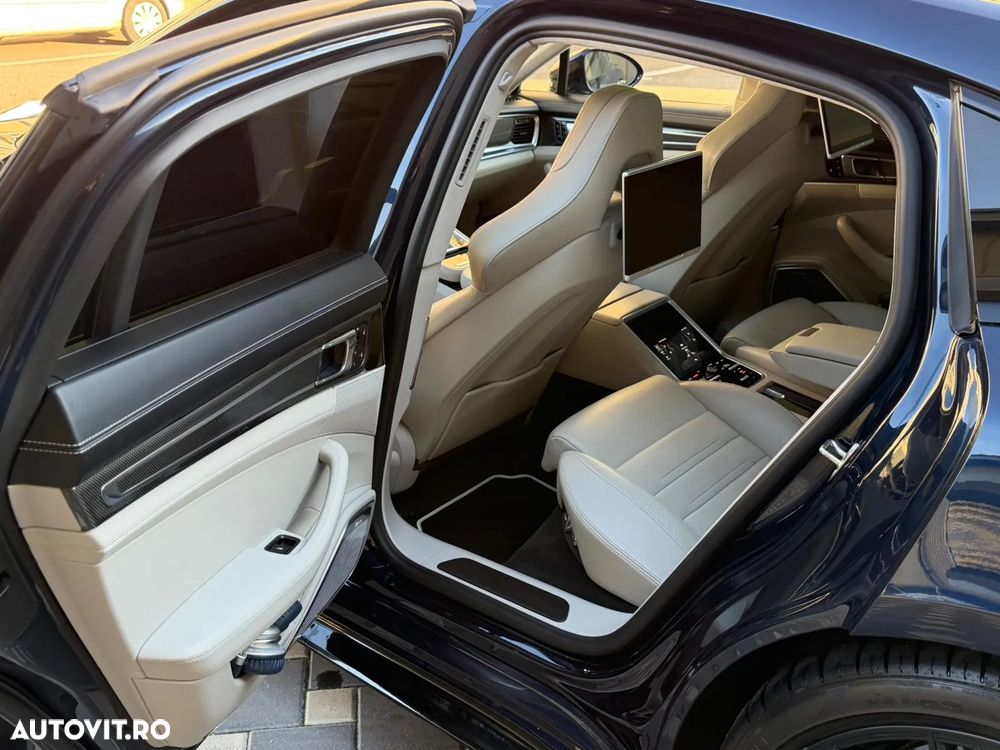 Porsche Panamera Turbo Sport Turismo - 12